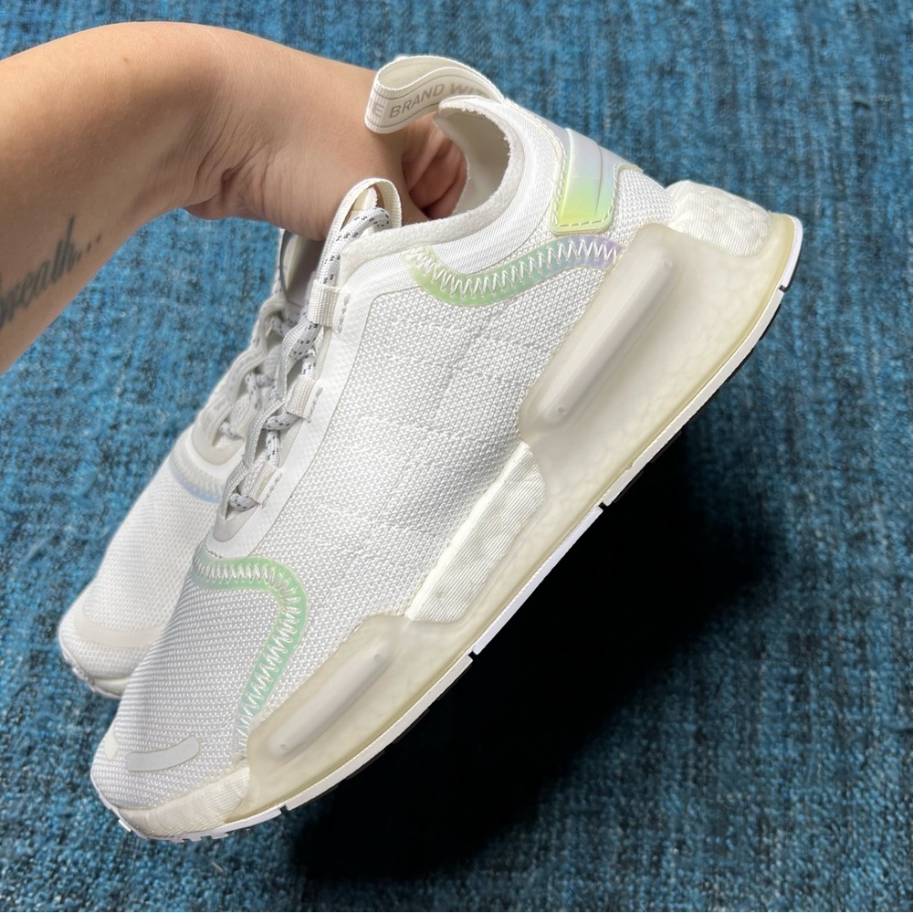 Adidas NMD V3 Sneakers in White Iridescent GX5698 Size Youth 5.5 or Women's 7 - Picture 4 of 8